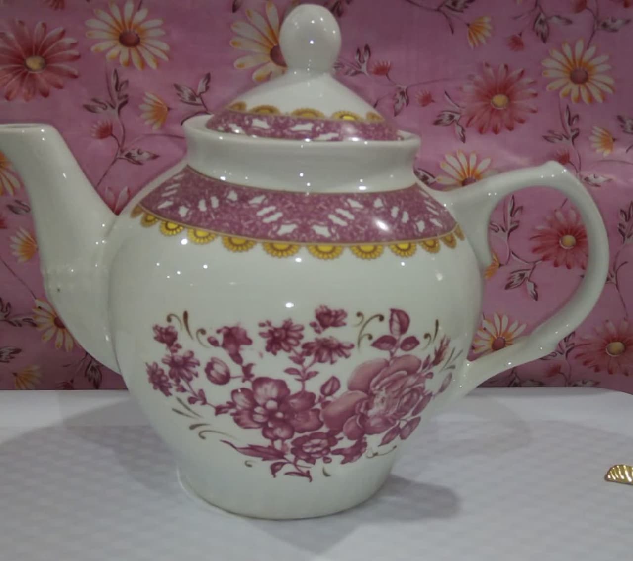 قوری چینی طرح گل صورتی